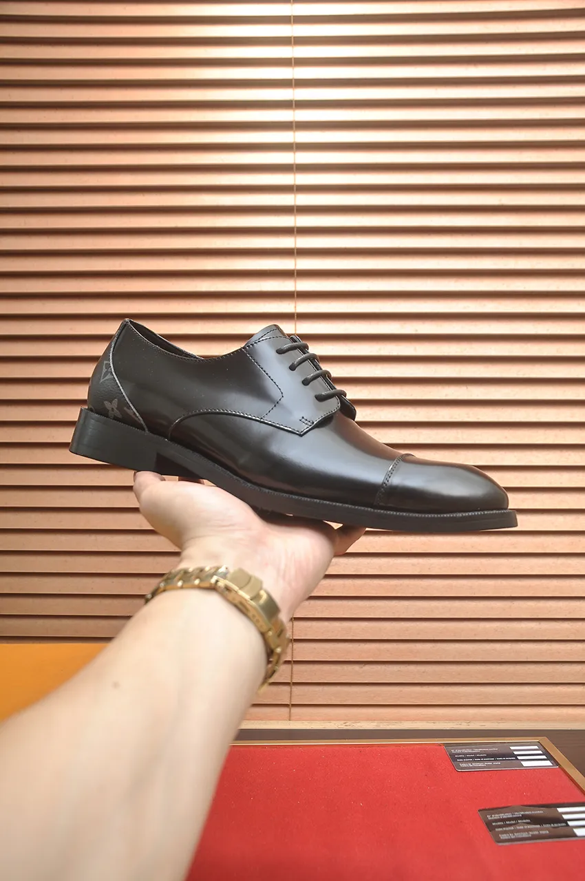 Men's men's shoes 💰500💶 [LV] (original single cowhide lining) 🍀LV's latest genuine leather business suit shoes are launched simultaneously on the official website. The first-layer cowhide imported from Italy is made of heavy gold, 💥official website 1:1 rubber outsole. Versatile to wear, high-end without losing class, and the color combination is extraordinary. This four-season style is alluring when worn on your feet, showing off your big-name flair. Standard code 38-45 (45 customized)